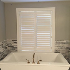 composite-plantation-shutters-bathroom-fenton 2