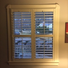 plantation-shutters-split-vs-divider-vs-no-split 4