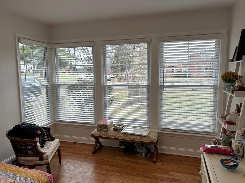 Easy-Care 2-Inch Cordless Faux Wood Blinds on Old Bonhomme Rd in St. Louis, MO